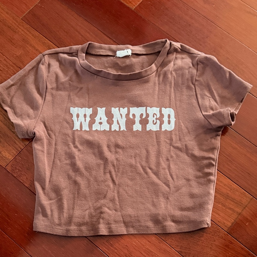 Garage cropped T-Shirt with 'WANTED' Print NWOT